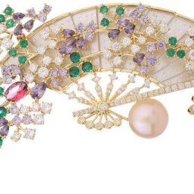 Delicate  Gold Handmade Vintage Fan Moissanite Corsage ，Freshwater Pearl Embellished with Elegant Brooch Shawl Accessory, Ideal Gift for Valentine's Day
